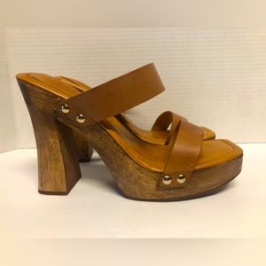 Schutz
Aryana Leather Platform Sandals